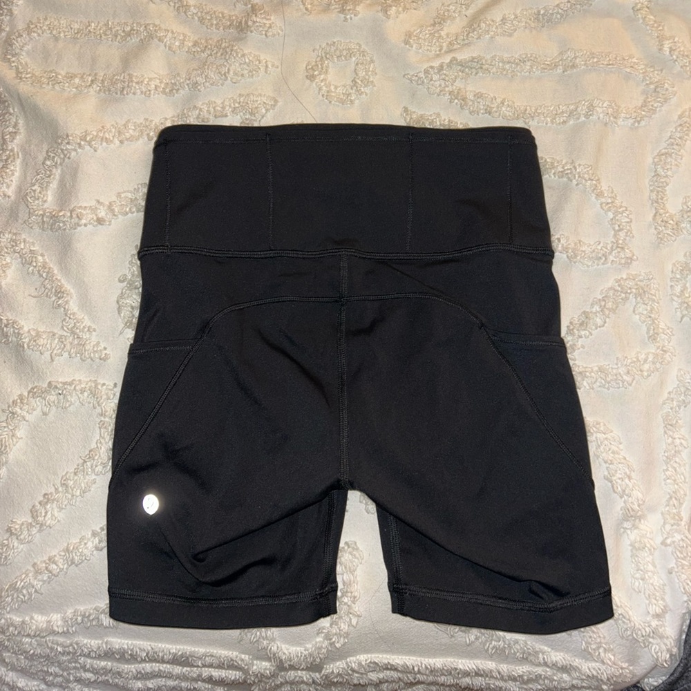 Lululemon 4” biker shorts with pockets - black